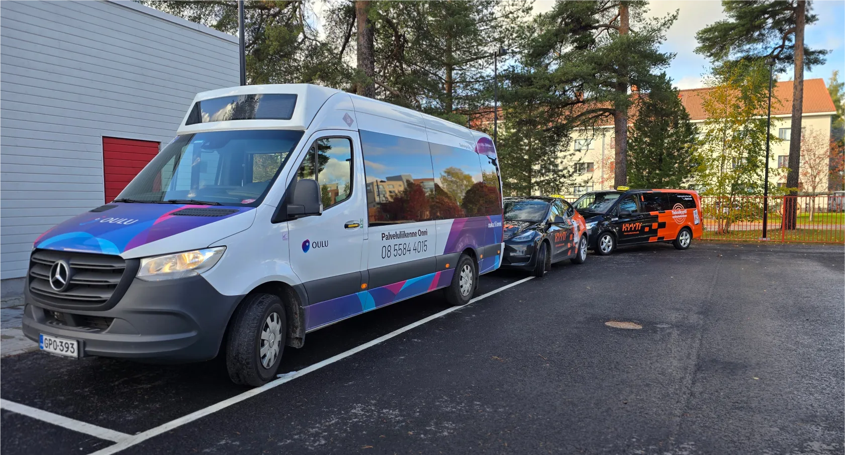 onnibus parkkipaikalla